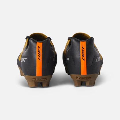 ZAPATILLAS DMT GK1 (GRAVEL) BLACK/OCRA