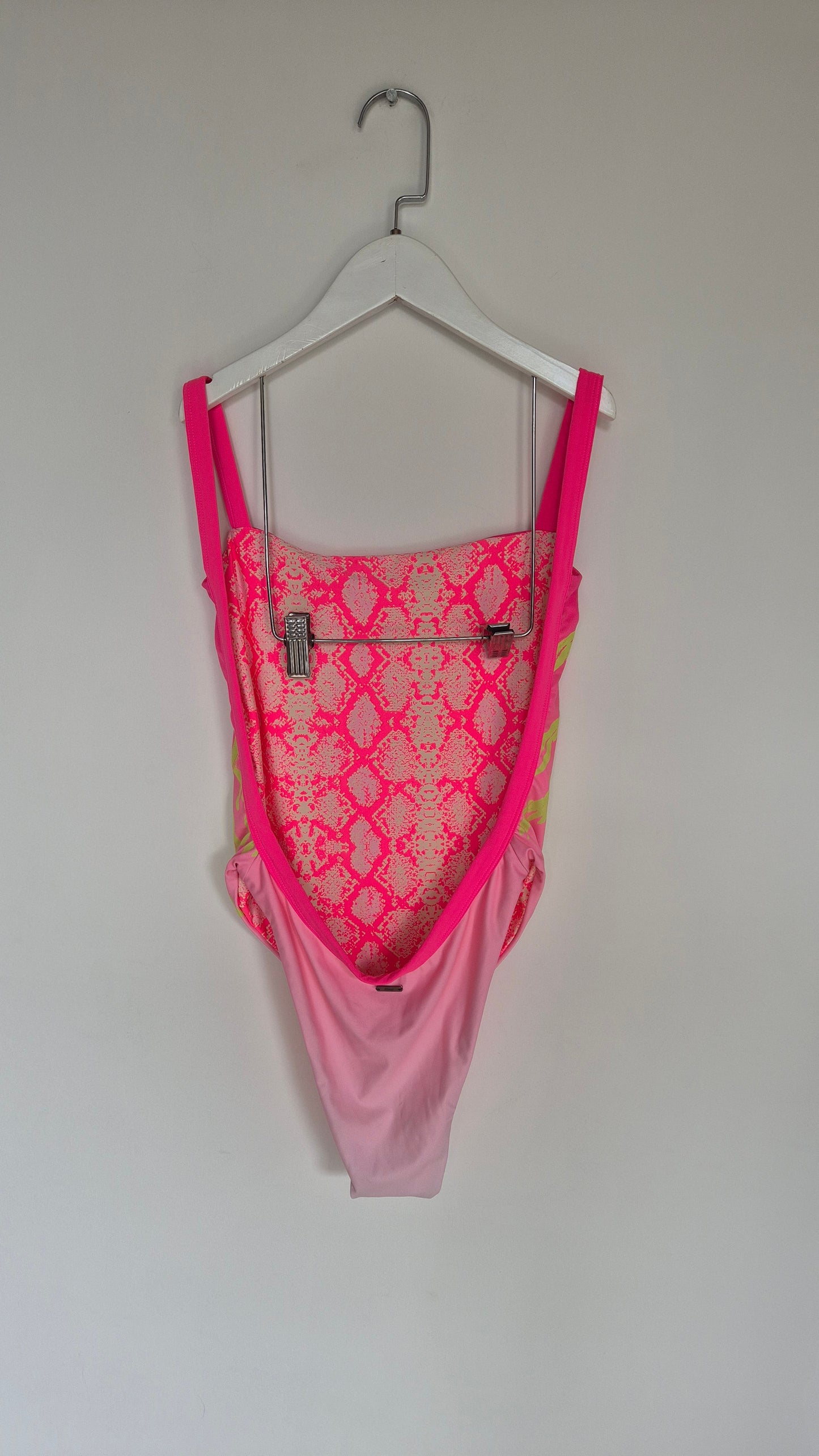 Entero - Pink Radiant Palmery
