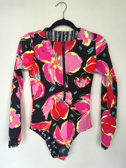 Entero - Voctorian Wall Adeline