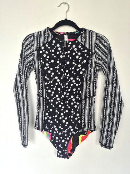 Entero - Voctorian Wall Adeline